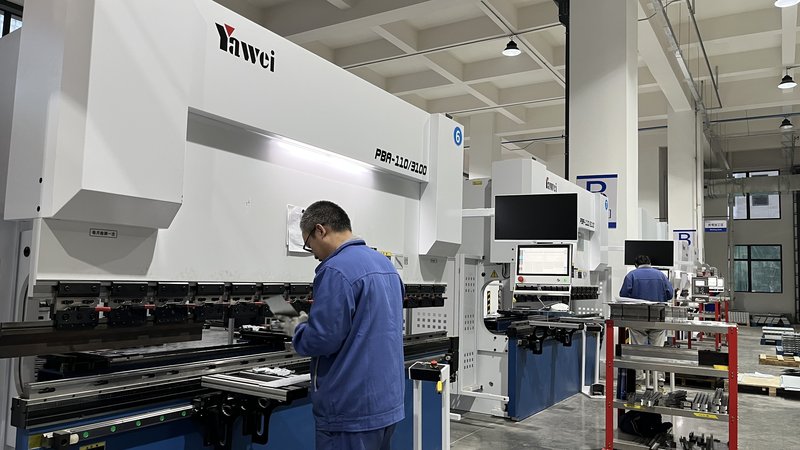 SCU Produktion — CNC-Abkantpresse